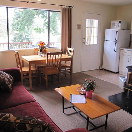 Green Acres Lakeside Resort Salt Spring Island Ганг Экстерьер фото