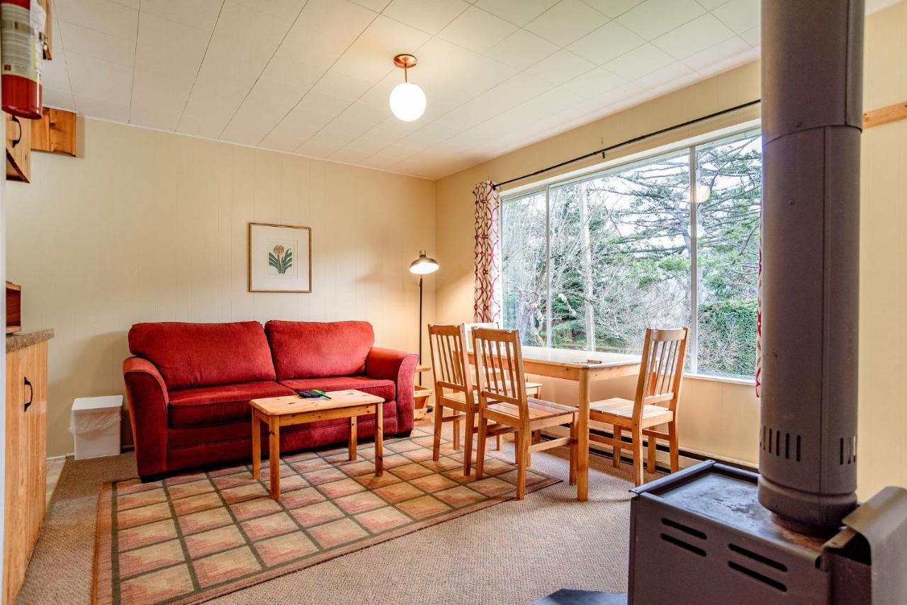 Green Acres Lakeside Resort Salt Spring Island Ганг Экстерьер фото