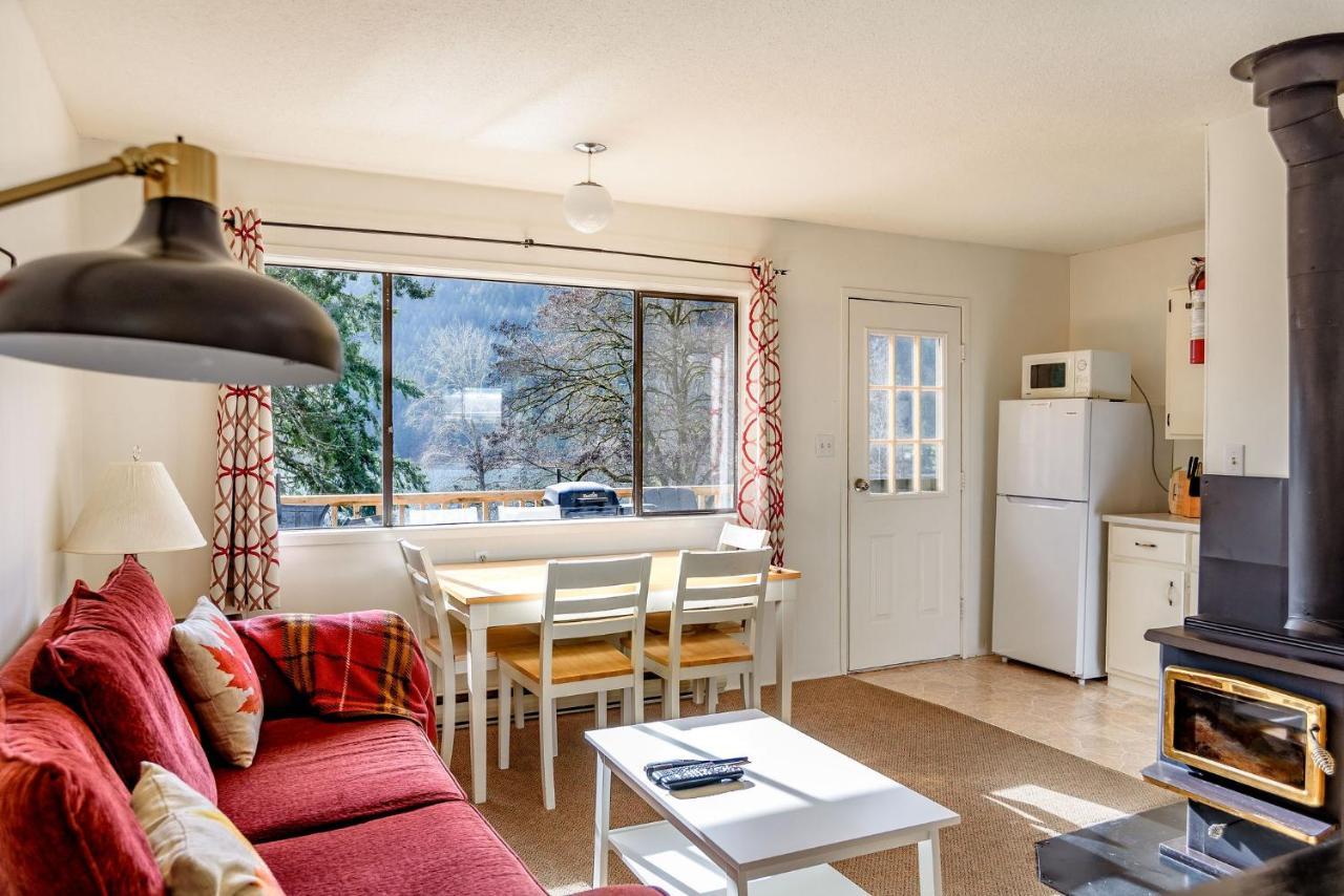 Green Acres Lakeside Resort Salt Spring Island Ганг Экстерьер фото