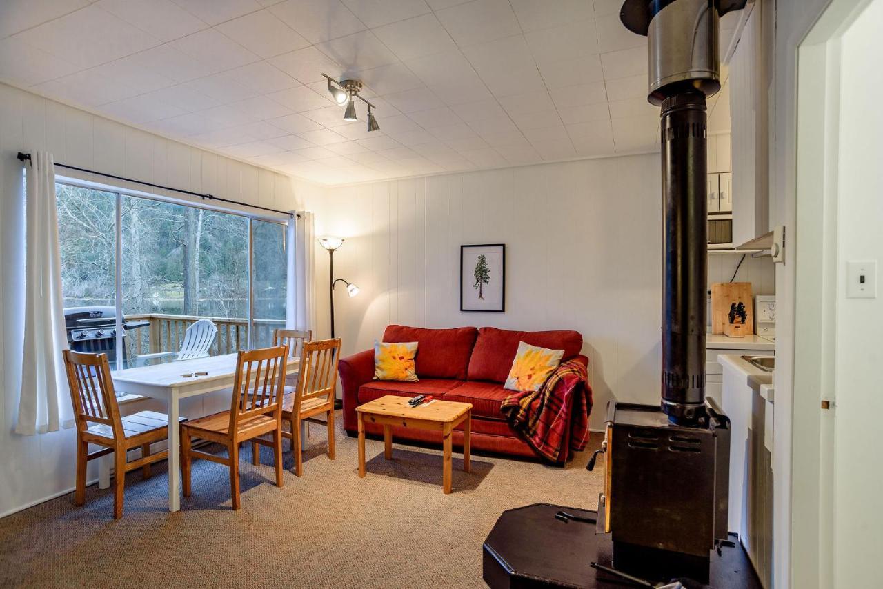 Green Acres Lakeside Resort Salt Spring Island Ганг Экстерьер фото