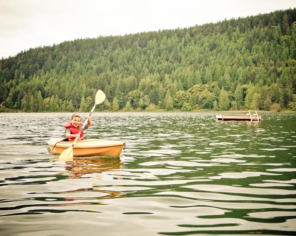 Green Acres Lakeside Resort Salt Spring Island Ганг Экстерьер фото