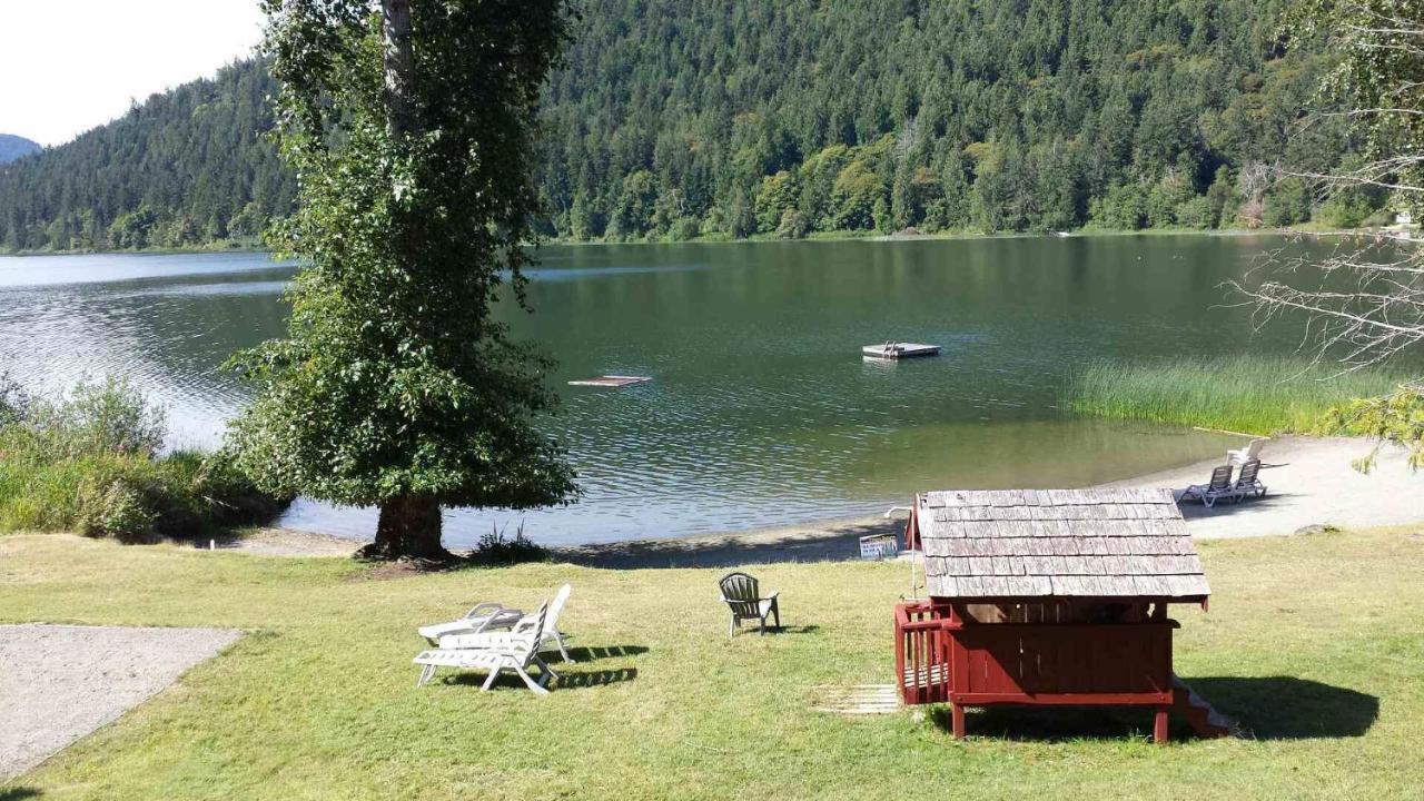 Green Acres Lakeside Resort Salt Spring Island Ганг Экстерьер фото